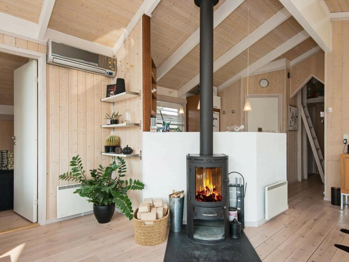 6 Person Holiday Home In Ebeltoft Exteriör bild